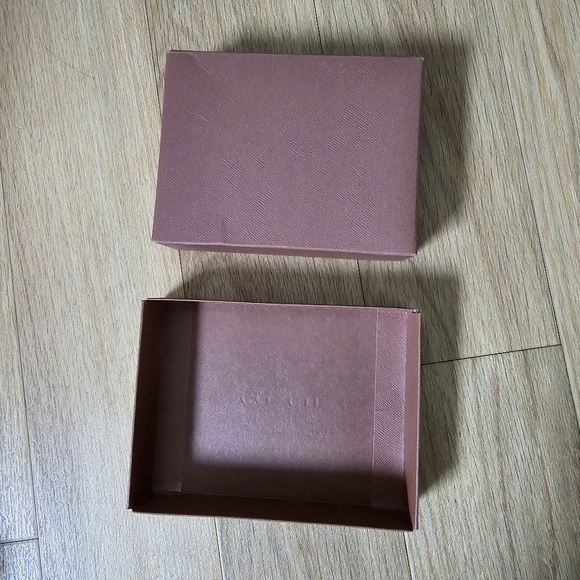 Coach jewelry gift box with dust bag - Picture 3 of 5